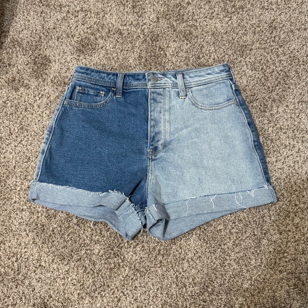 Hollister Two-Tone Mom Jean Shorts 3”